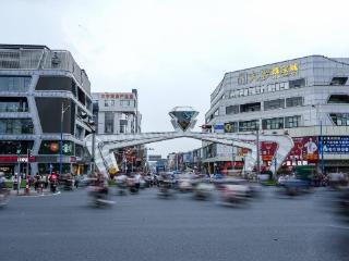 在SHEIN上卖珠宝，小镇企业靠跨境电商年入千万丨最前线