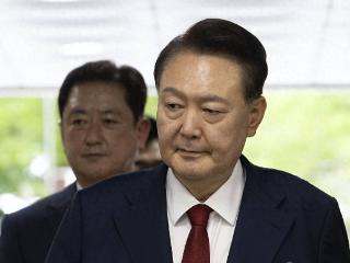 10个壮汉一起动手，还是拿不下尹锡悦，韩国前总统让人大开眼界