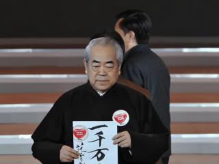 范曾被娇妻卷走20亿后续！网曝继子与娇妻同伙，直播甩卖亲签版画