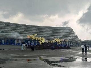 首届机器人运动会，是比谁摔得更有观众缘