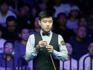斯诺克｜随意击球与好手感交织 赵心童遗憾错失147有惊无险晋级正赛