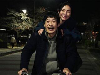 《平场之月》曝预告 堺雅人演绎中年“花束恋爱”