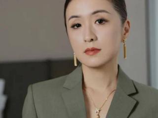 秦雯背刺陈道明风波升级！评论沦陷被指忘恩负义，唐嫣新剧受影响
