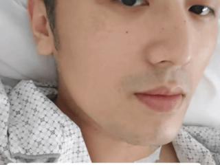 34岁歌手王天才自曝患癌，在北京做手术，公开病床照，状态憔悴