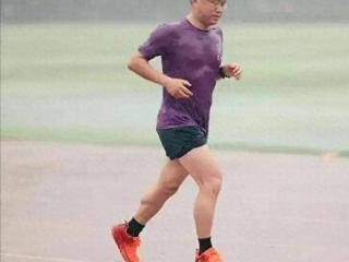 51岁清华晨跑队刘小平去世，坚持晨跑8年，去世细节曝光，太可惜