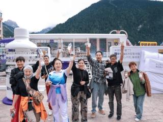 叔叔阿姨“勇闯318”，华住会成“救星”？
