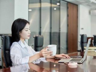 单位里，不管跟谁聊天，都要注意少聊这4点