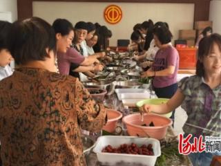 唐山市曹妃甸区总工会开展包粽子比赛