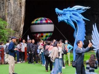 荧光跃动地心狂欢 端午湖北利川腾龙洞解锁潮玩新体验