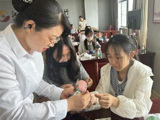 灌云农商银行成功举办2025“粽情端午·童心飞扬”亲子手作活动