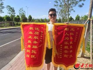 两面锦旗，双倍认可德州工程职业学院志愿者的守护与担当