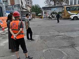 山大路街道：“历接历办”架起连心桥 快速疏通堵塞污水井