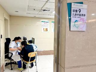 快速退热的“绿色通道”！青岛妇儿医院小儿推拿入驻夜间急诊，中西医结合一站式服务高热患儿