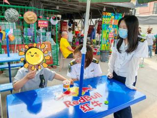 身边的榜样 | 青岛仰口公交站惊现“小探险家”，幸得及时守护