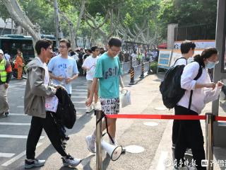 考生放松心情准备，入场信心满满