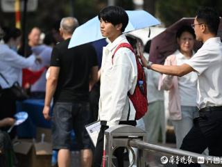 好好考，加油！送考大军中鼓励加油的话此起彼伏