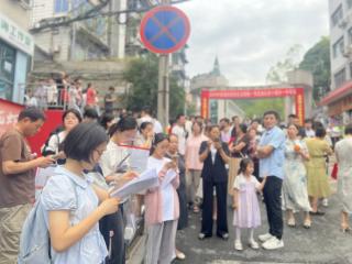 高考首日，在十堰考场外拍下的一幕幕......