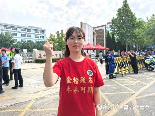 “鱼跃龙门”穿身上！德州一中老师穿定制T恤暖心送考