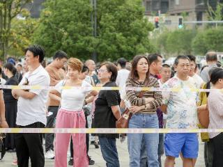 2025年高考贵安新区考点现场：暖心护考 陪伴前行