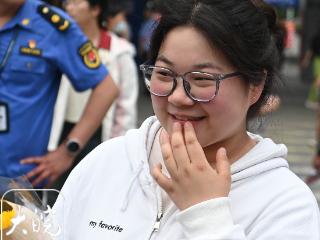 高考首日，阜南考生走出考场（组图）