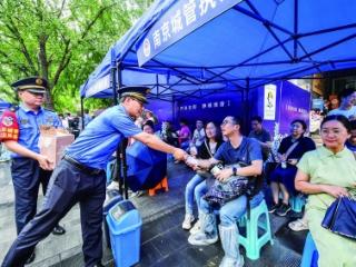考点旁，他们按下城市“静音键”