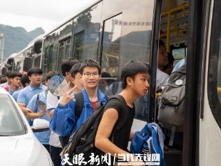 爱心送考17年 高考爱心车传递城市“人情味”