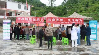 织金县人武部：送医进村寨 续写鱼水情(图1)