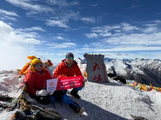 乐行中国创始人逍遥子携子成功登顶四姑娘山大峰献礼六一