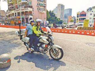 到了考点外才发现准考证遗落家中 交警帮忙送达
