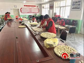 德州市武城县鲁权屯镇滕庄村组织开展集体包水饺活动
