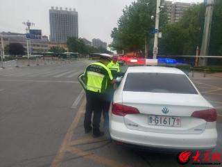 考生忘带高考证件 诸城交警接力“救援”