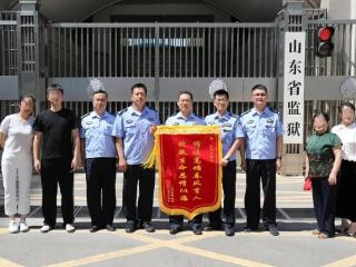“感谢警察同志，你们救了我儿一条命啊！”
