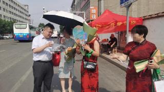 农行临沂罗庄支行：高考场外送“安心” 金融知识助高考