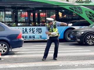 因胳膊“抡冒烟”火出圈！烟台交警孙洪恒：尽职尽责尽力护考