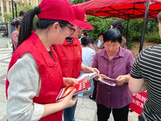 山东商务职业学院携手烟台山医院开展“红心反诈筑防线 端午义诊暖民心”活动