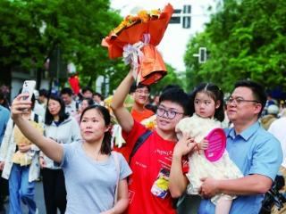 考完啦！这一刻，翻过青春最滚烫的一页