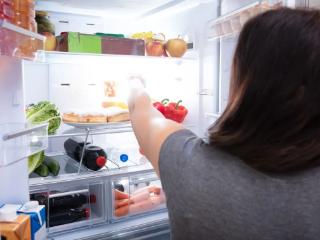 每日辟谣|饭菜要等凉了再放冰箱？很多人都做错了