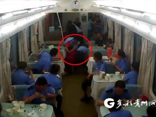 六旬旅客突发疾病 贵铁乘警紧急施救