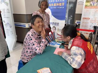 淞渔社区开展关爱老年人主题活动