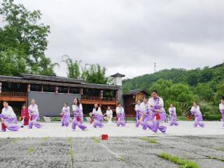 乌当区老年大学开展“太极+民族文化”游学实践活动