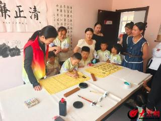 郓城县潘渡镇开展少儿书法体验活动