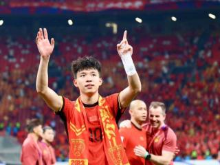 “小时候的梦想是能在国家队进球！”王钰栋在18岁零199天的这个夜晚，圆梦了