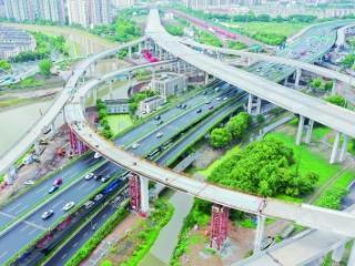 建宁西路过江通道上跨江北大道钢箱梁实现“闭环”