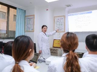 高考后迎医美小高峰 烟台毓璜顶医院专家提醒：理性选择，安全变美