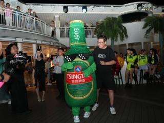 畅饮经典 举杯启航 青岛啤酒为消费者专属定制 “海上嘉年华”