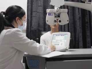 小叶医探 | 考后将迎“摘镜热” 眼科专家提醒：近视手术不是人人都适合