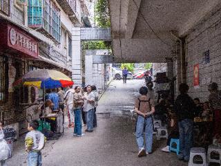 【贵州“粉丝”何其多】深巷老素粉店，游客拖着行李箱来吃