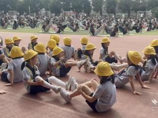 萌娃探秘小学“阳光课间” 幼小衔接乐在其中