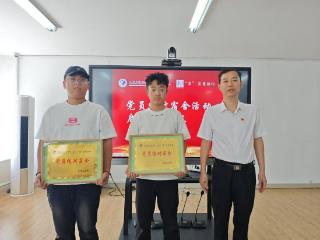 大学宿舍有了“新成员”，党员老师和学生宿舍结对子
