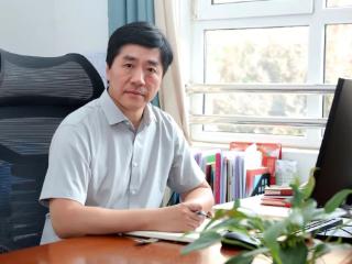 “双十佳”教育者风采录丨张宜峰：用温暖与智慧点亮每一盏心灯